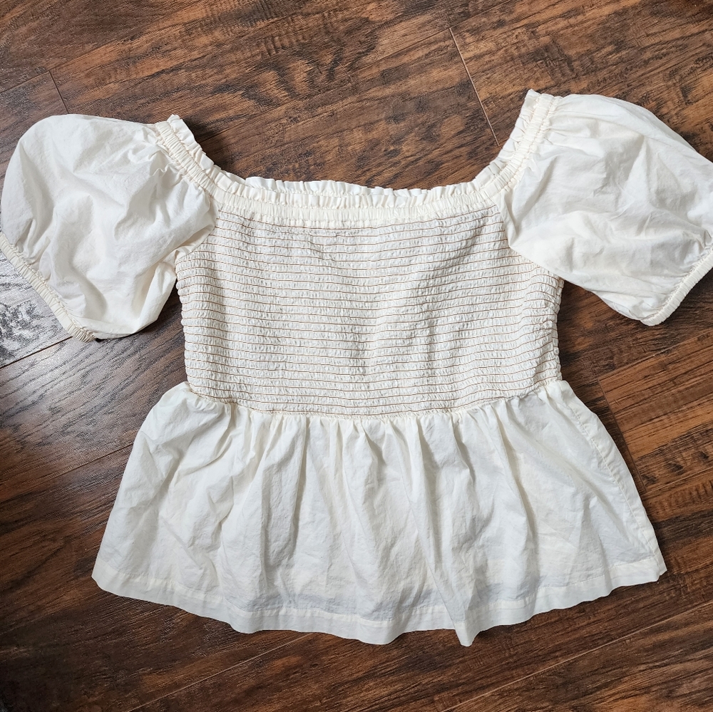 Old Navy Cream Puff Short Sleeve Top